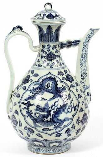 CHINESE BLUE AND WHITE PORCELAIN EWER