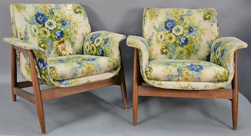 Pair of Mid-Century lounge chairs, George Mulhauser for Plycraft attribution (in need of reupholstering).