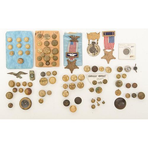 Lot of American Civil War and Veteran's Buttons and Insignia