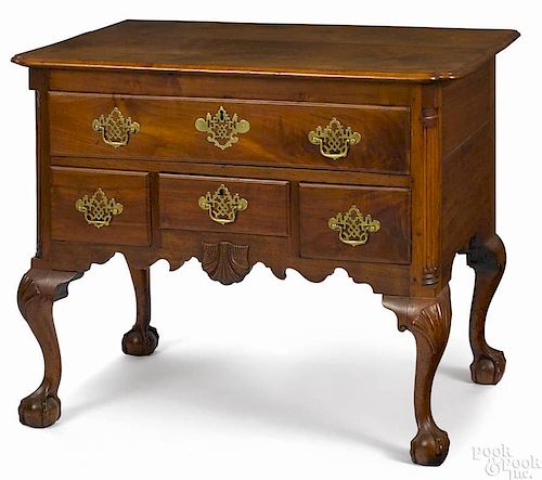 Pennsylvania Chippendale walnut dressing table, ca. 1770, with a notched corner top, a shell carve