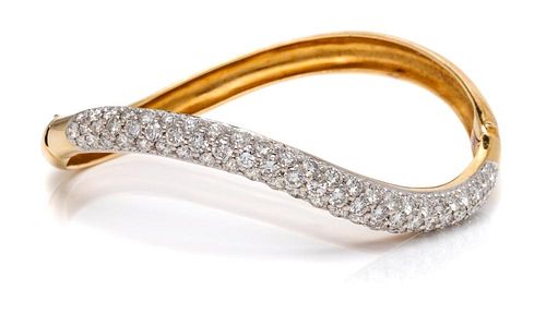 An 18 Karat Yellow Gold and Diamond "S" Bangle Bracelet, Gioia, 18.20 dwts.