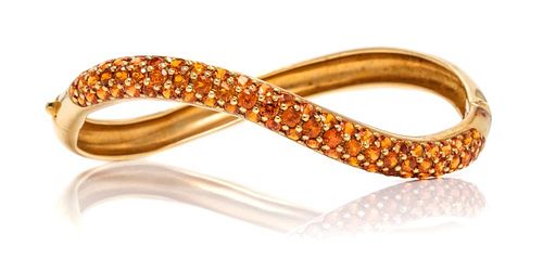 An 18 Karat Yellow Gold and Spessartite Garnet "S" Bangle Bracelet, Gioia, 19.50 dwts.