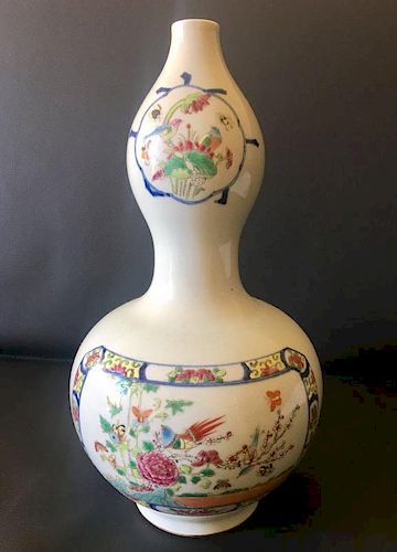 Chinese Famille Rose Porcelain Gourd Shape Vase