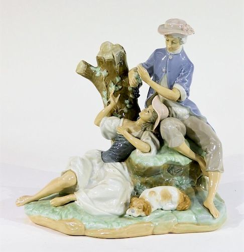 LG Llardo Porcelain Figure of a Romantic Couple