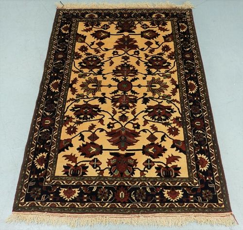Persian Oriental Heriz Pattern Carpet