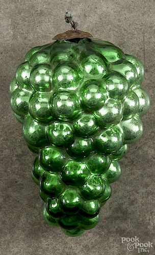 Green grape cluster kugel, 4'' l.