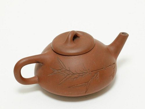 Chinese Late Qing Dy Yixing Zisha Teapot