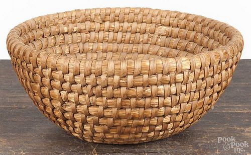 Pennsylvania rye straw basket, 19th c., 5 1/4'' h., 12 1/4'' dia.