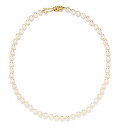 An 18 Karat Yellow Gold and Cultured Pearl Necklace, 27.80 dwts.