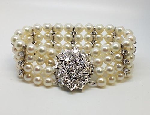 Pearl and Diamond Bracelet 8 inches long Platinum with spacers 14 Carat Diamonds Pearls 7 mm