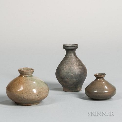 Three Stoneware Oil Bottles 三只陶瓷油瓶