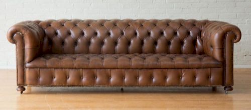 CHESTERFIELD TUFTED LEATHER SOFA, OF RECENT MANUFACTURE