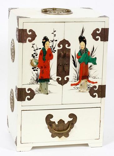JAPANESE LACQUERED AND HARDSTONE JEWELRY BOX