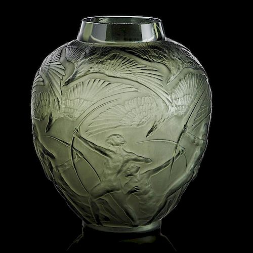 LALIQUE "Archers" vase