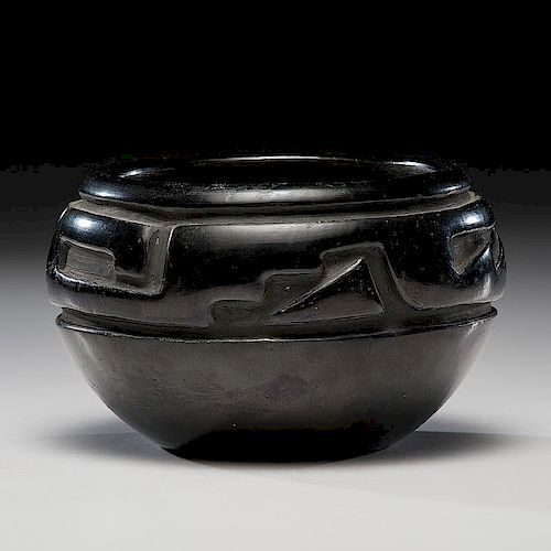 Margaret Tafoya (Santa Clara, 1904-2001) Carved Blackware Pottery Bowl
