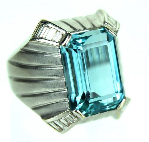A Lady's 18 Karat Aquamarine & Diamond Ring