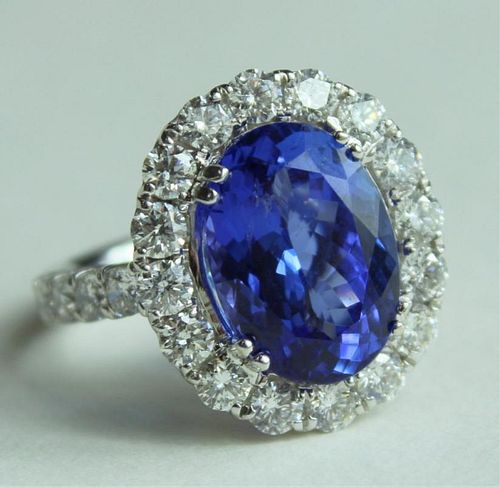 Ladies 18 Karat Tanzanite & Diamond Ring