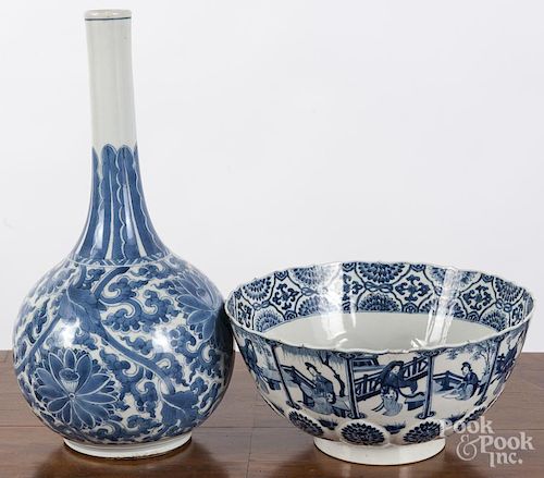 Chinese blue and white porcelain bottle vase