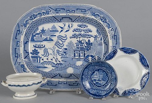 Four pieces of blue and white pearlware