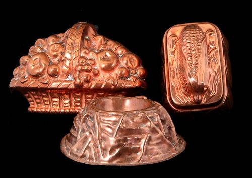 A COLLECTION OF ANTIQUE COPPER FOOD MOLDS