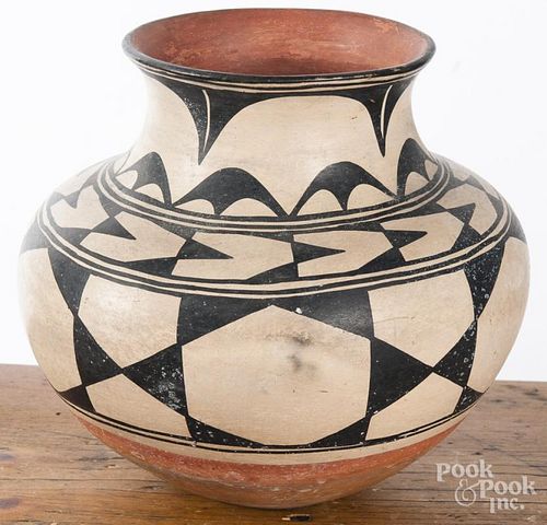 Acoma pottery olla, 9'' h.