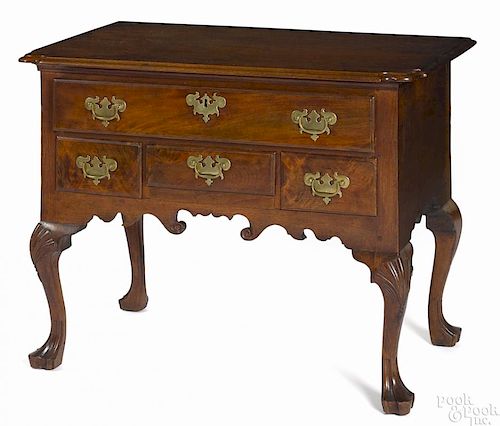 Philadelphia Queen Anne walnut dressing table