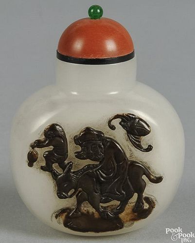 Chinese cameo agate snuff bottle