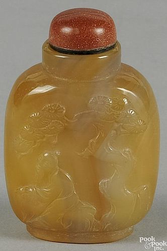 Chinese cameo agate snuff bottle