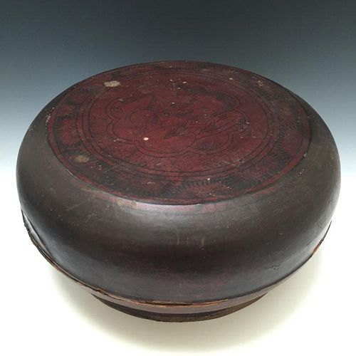 CHINESE ANTIQUE LACQUER BOX