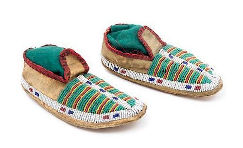 Pair of Small Child Moccasins Length 6 1/2 inches