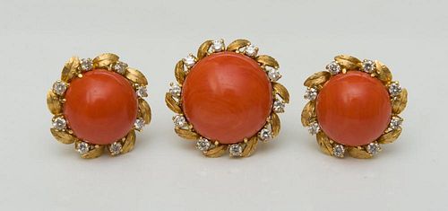 18K GOLD, CORAL AND DIAMOND RING AND PAIR OF MATCHING EARCLIPS
