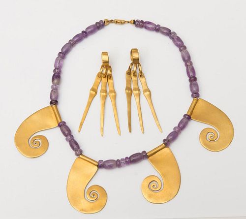 GILT-METAL AND BEADED NECKLACE AND A PAIR OF GILT-METAL EARRINGS