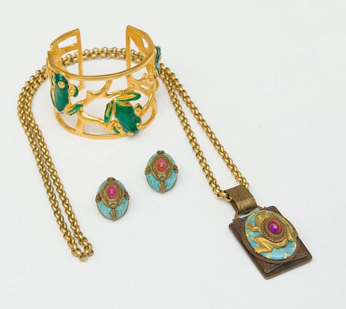KENNETH LANE GILT-METAL AND ENAMEL FROG-DECORATED CUFF BRACELET, A FROG-FORM STONE-MOUNTED PENDANT ON GILT-METAL CHAIN AND PA