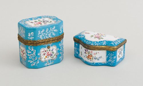 SOUTH STAFFORDSHIRE SKY BLUE-GROUND ENAMEL TRAVEL INK BOX AND A SCENT BOTTLE BOX