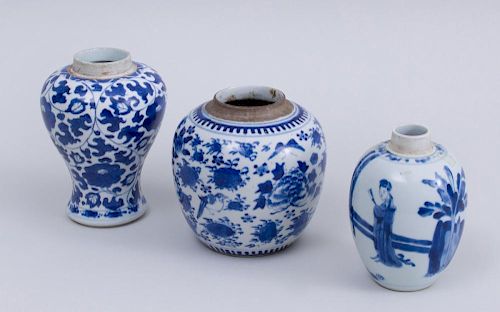 THREE CHINESE BLUE AND WHITE PORCELAIN ARTICLES