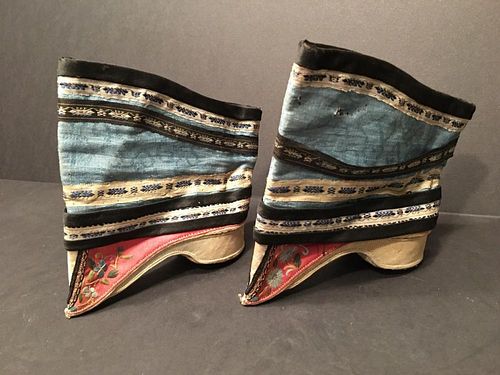 ANTIQUE Chinese Pair of Embroidery Shoes, Qing period.  5 3/4" high, 5" long