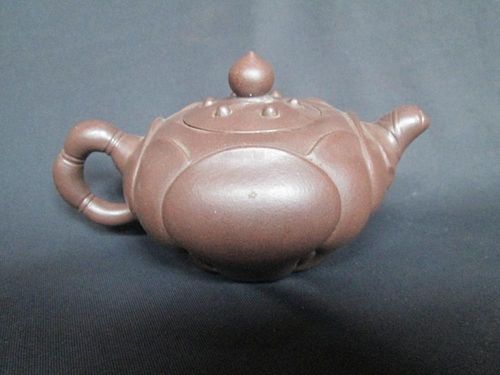 OLD Chinese Yixing Zisha Teapot, marked. 13 cm x 8 cm x 8.6 cm
