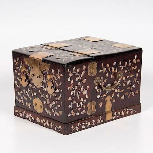 Japanese Makeup Box with Mother-of-Pearl Inlay 