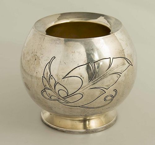 Shreve & Co. Sterling Silver Vase, 22.6 troy ounces
