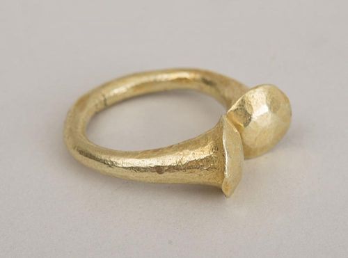 CONTINENTAL 14K GOLD RING, POSSIBLY ASIAN