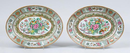 PAIR OF CHINESE EXPORT ROSE MEDALLION OVAL PLATTERS