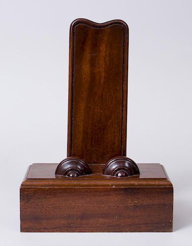 MAHOGANY PLATE STAND AFTER A MODEL BY GILLOWS