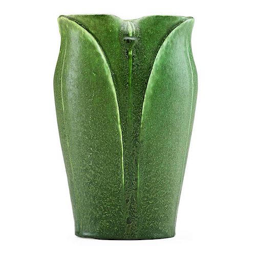GRUEBY Lobed vase with leave and buds