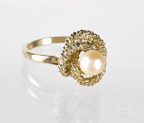 14K yellow gold and pearl ring