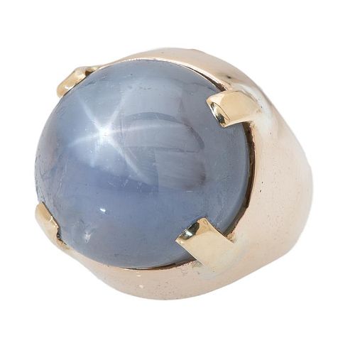 Star Sapphire Ring in 18 Karat Yellow Gold