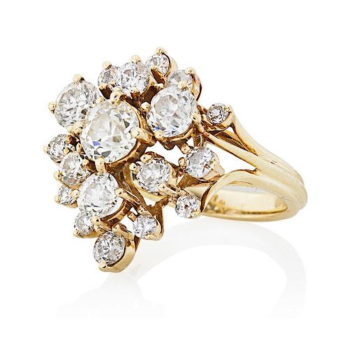 DIAMOND & YELLOW GOLD CLUSTER RING