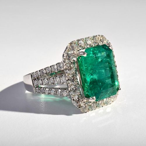 18k White Gold, Diamond & Emerald Ring