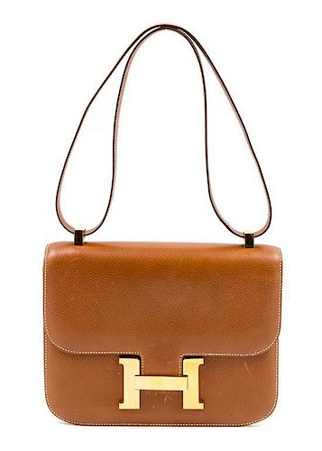 An Hermes 24cm Tan Constance Epsom Handbag, 9" x 7" x 1.5"; Strap drop: 8.5".