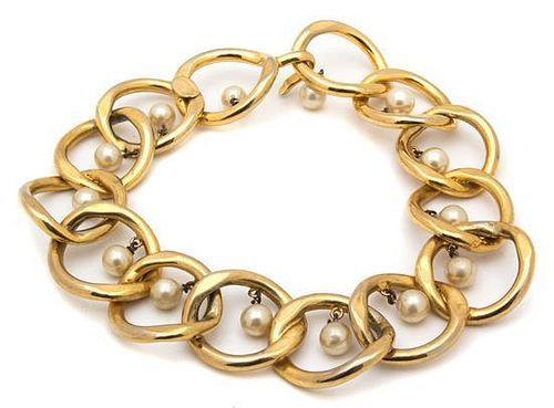 A Chanel Goldtone Link Necklace, 16".
