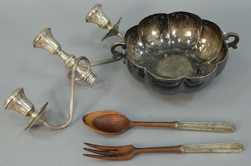 Four piece lot to include a Mexican sterling silver two handled bowl and three weighted pieces. 20.8 weighable t. oz.